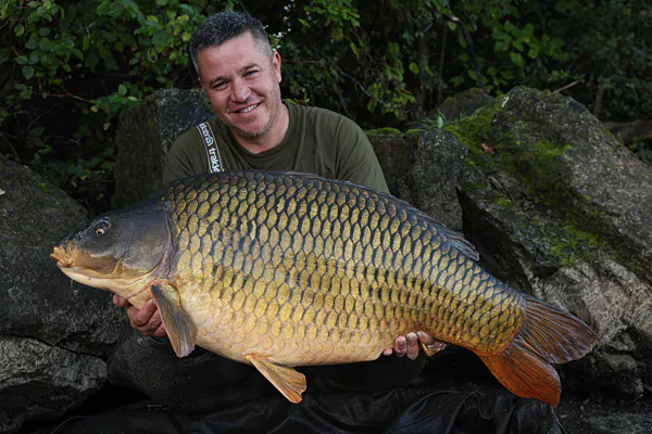 Jiří Majer s chyceným kaprem
