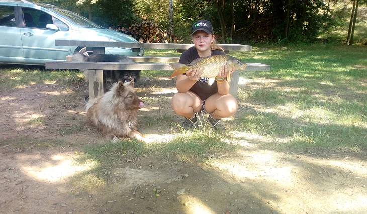 Kristýna s Jiřinou u vody