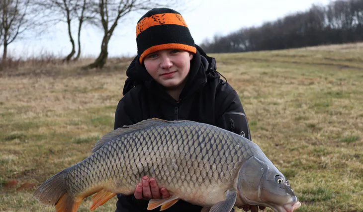 První letošní větší kapříci