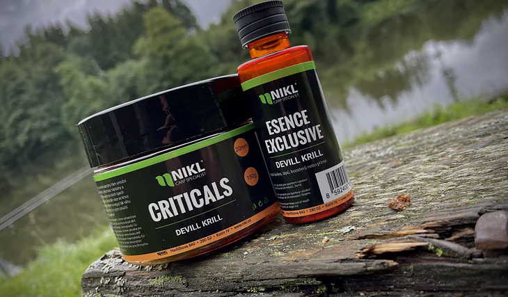 Voda uprostřed lesa