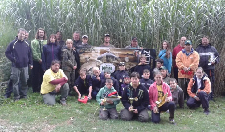 Veltrubská rybářská školička u vody