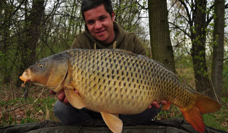 První kapři nové sezony