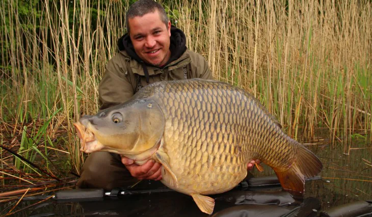 Jarní lov z pontonu ve Francii