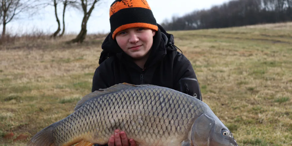 První letošní větší kapříci