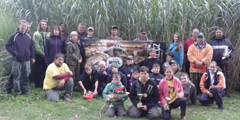 Veltrubská rybářská školička u vody