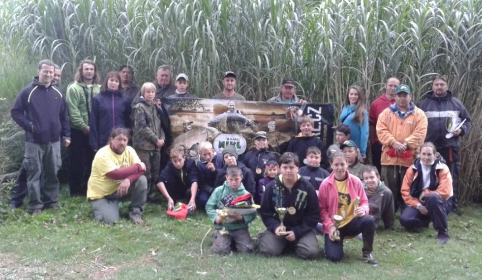 Veltrubská rybářská školička u vody