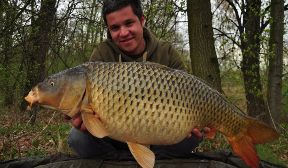 První kapři nové sezony