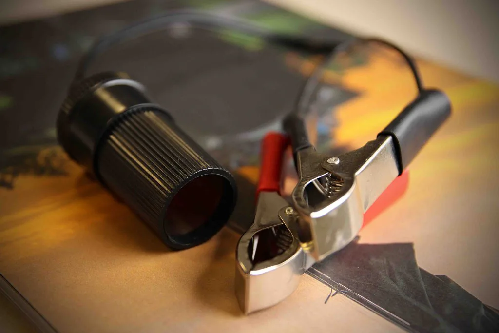 Nikl&#x20;Adapt&#x00E9;r&#x20;autobaterie&#x20;-&#x20;z&#x00E1;suvka&#x20;12&#x2F;24V